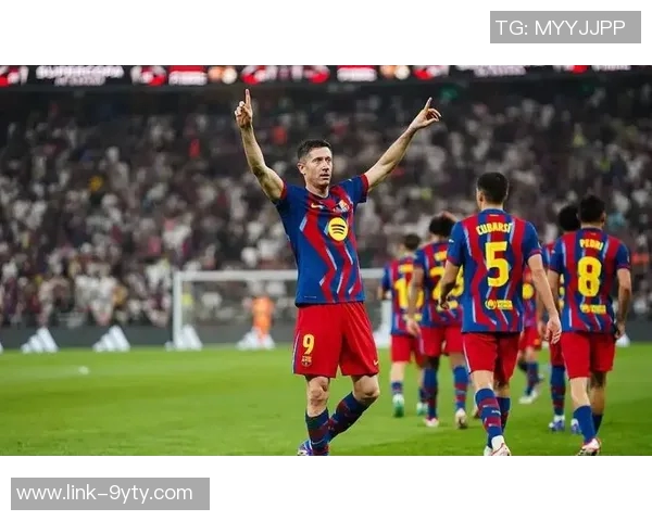 弗里克巧妙应对前锋选择难题费兰与莱万谁能赢得首发机会